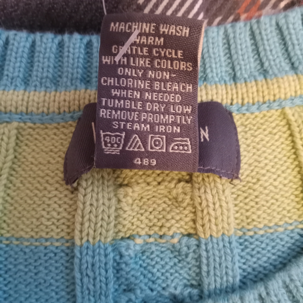NWT Women's Van Heusen sweater - Picture 2 of 2